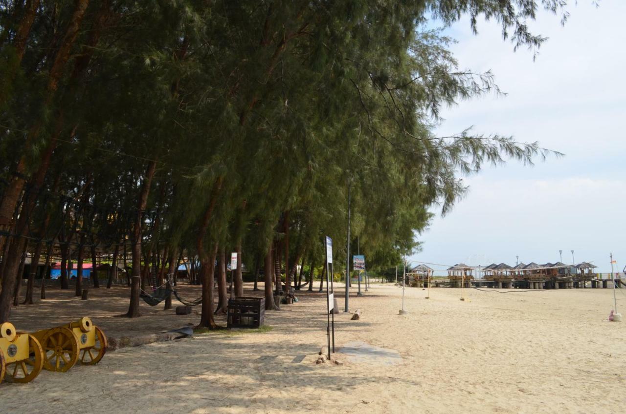 Gold Coast Morib Ain Studio Kampong Tanjong Pechah Bagian luar foto